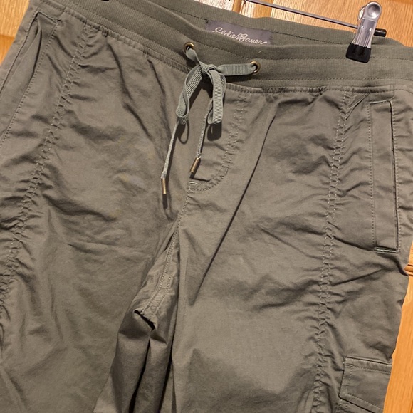 Eddie Bauer green cargo style joggers size 8. Like new condition - Picture 3 of 10